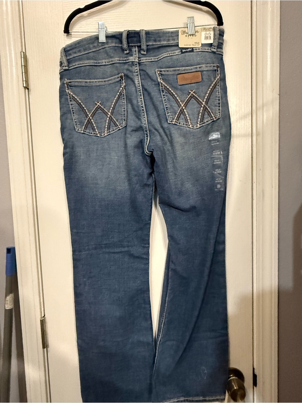 Wrangler Women's Medium Blue Bootcut Jeans with Embroidered Back Pockets